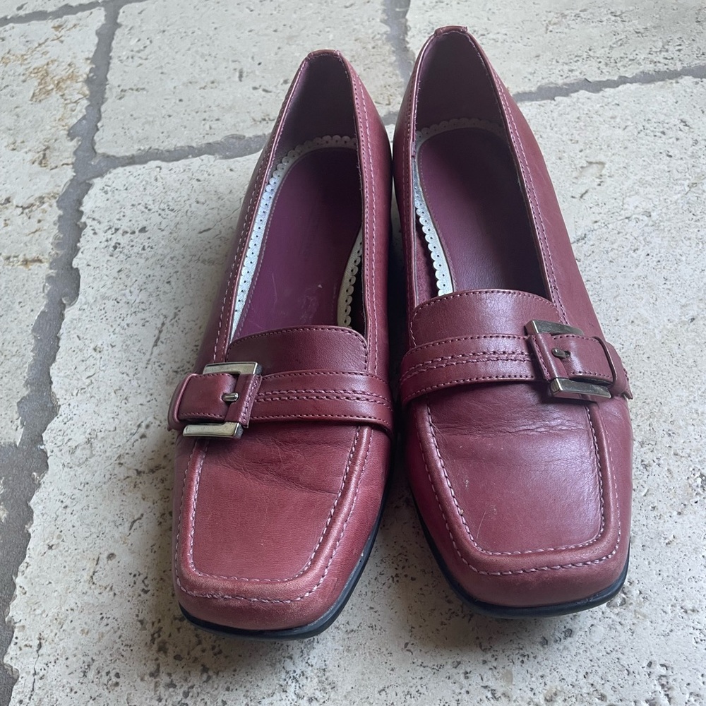 Ladies leather shoes